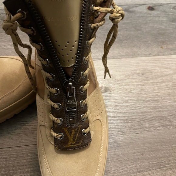 Louis Vuitton boot - Picture 8 of 10